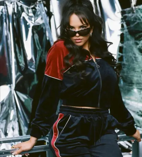 Image 720647 from Juju44