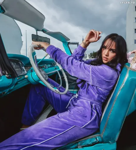 Image 720401 from Juju44